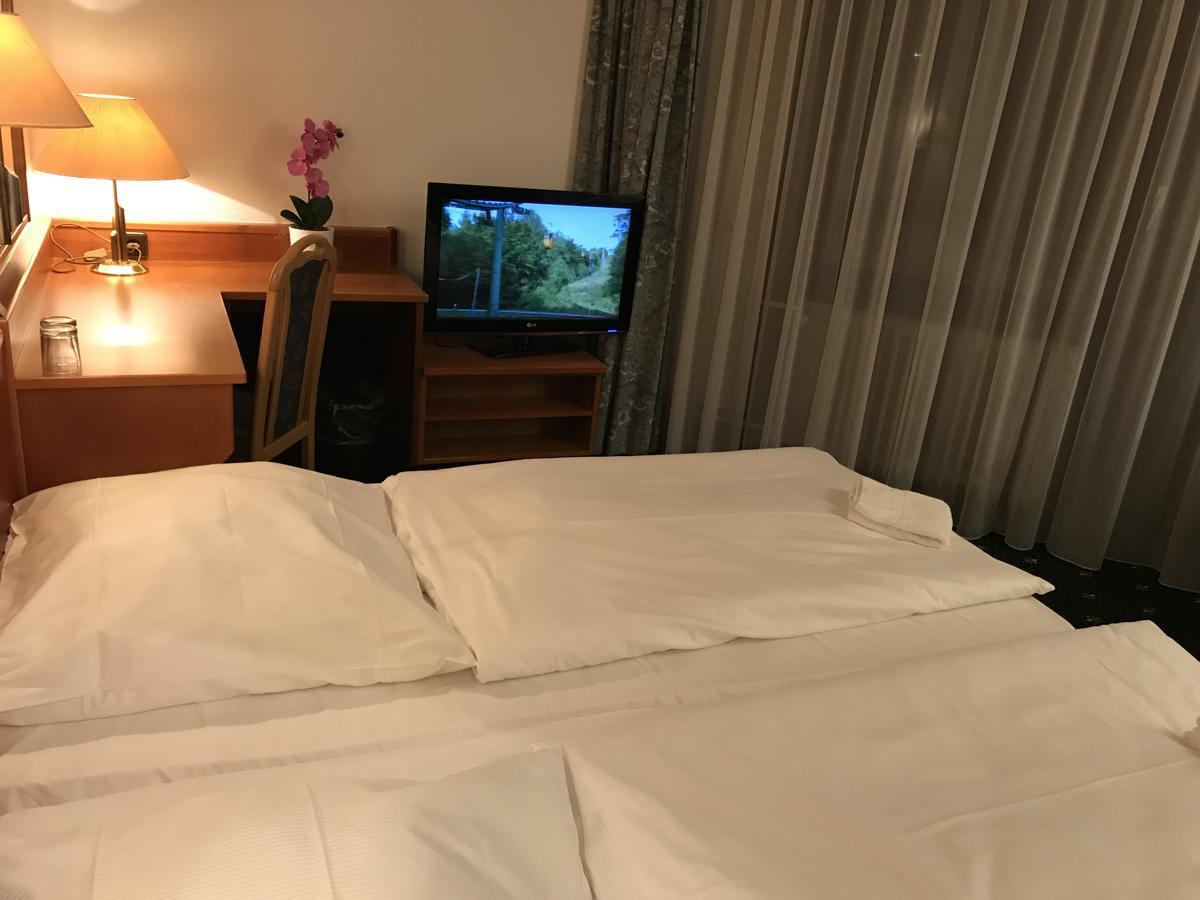 Karaman Group Hotel 바트넨도르프 외부 사진