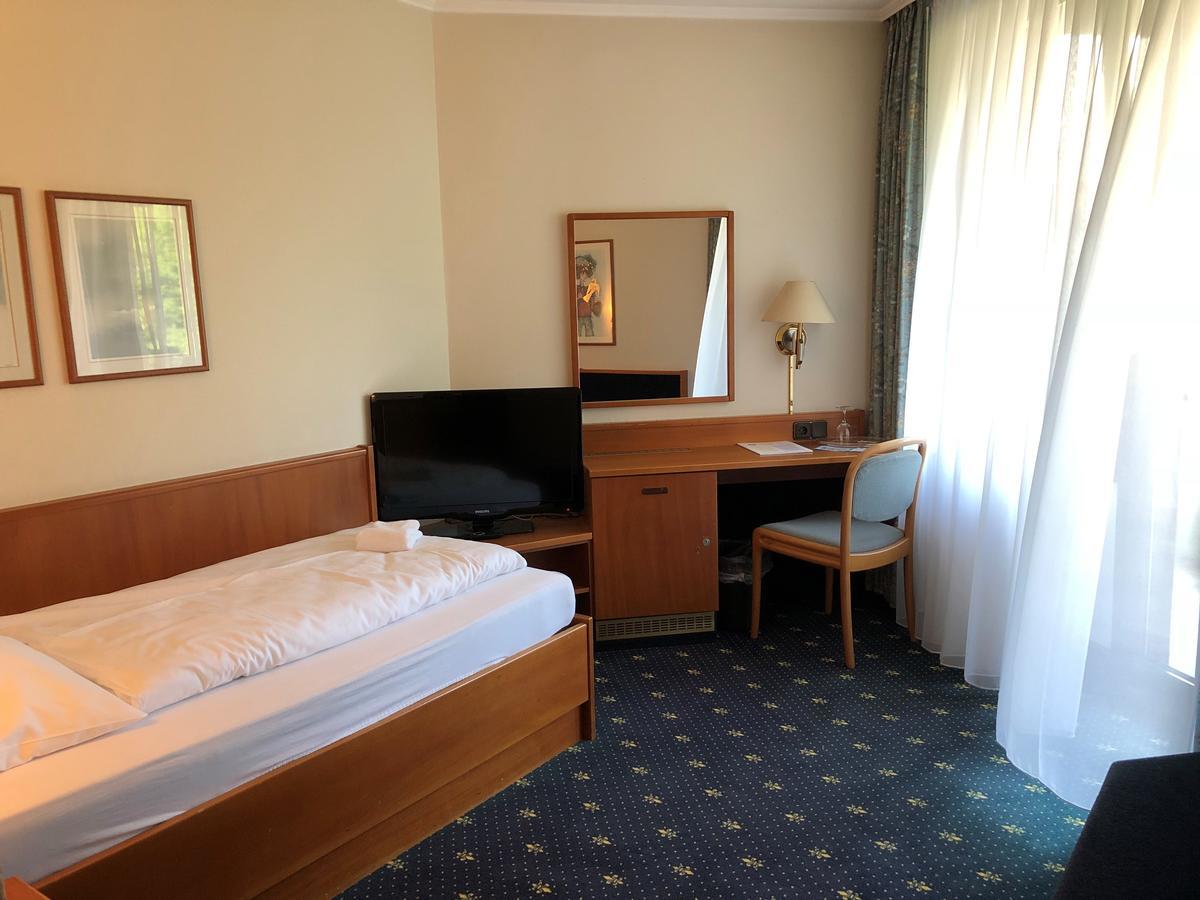 Karaman Group Hotel 바트넨도르프 외부 사진